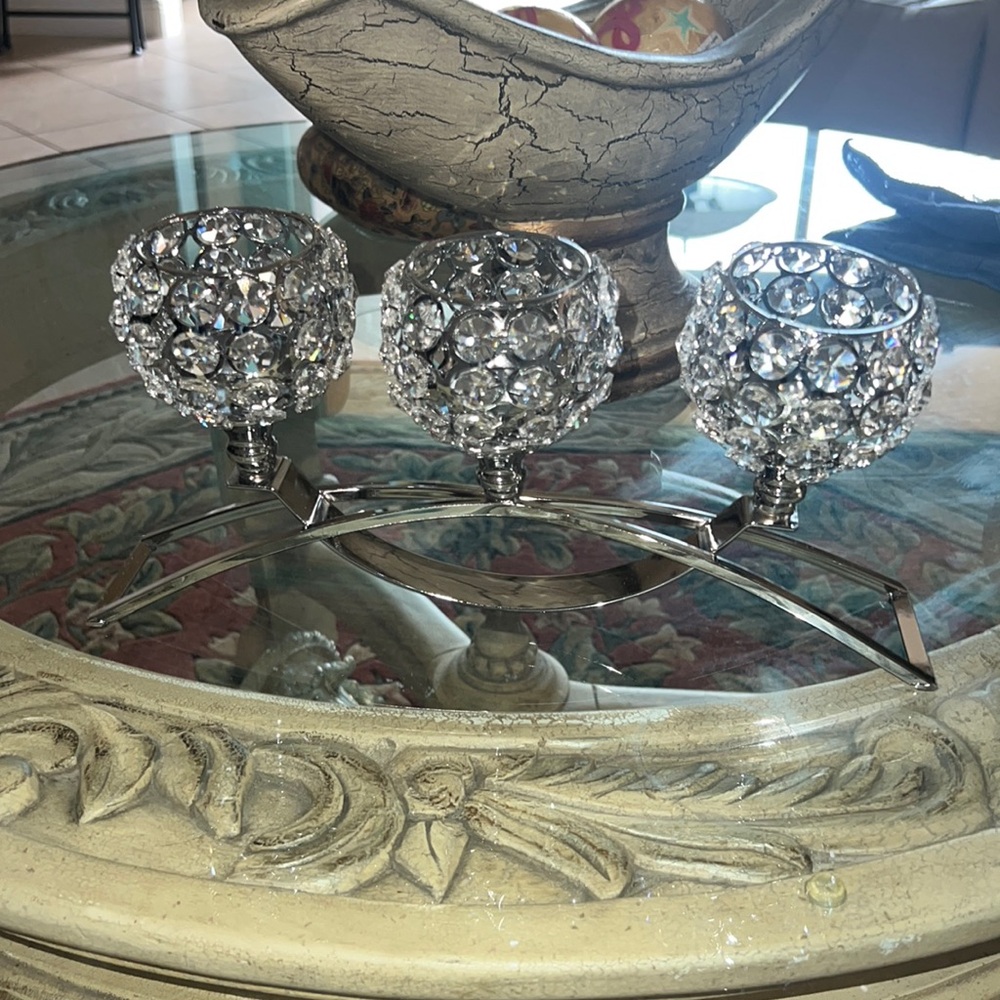 Beautiful 3 candle holder decoration for home just like new - Picture 1 of 4